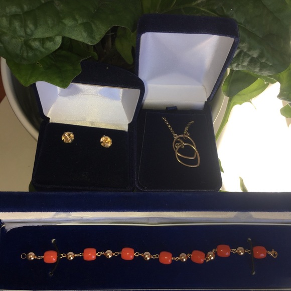 🤑FREE w/ purchase! F21 Gold Toned Stone Studs - Picture 5 of 5